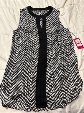 Vice Camino Black and White Chevron Sleeveless Shift Top